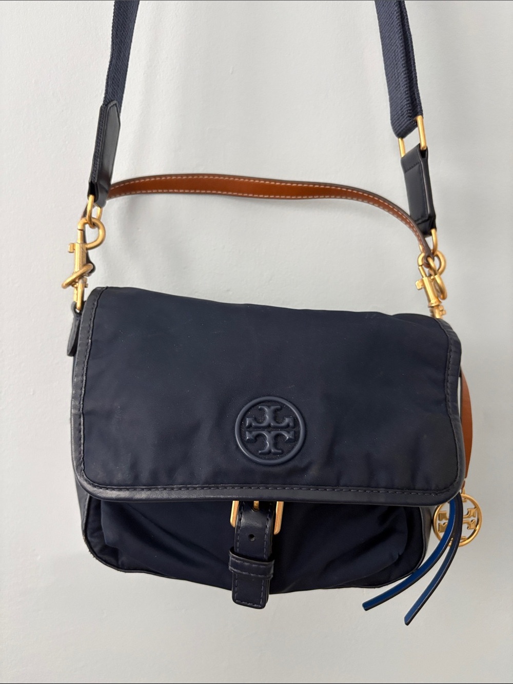 Tory Burch Navy Nylon Crossbody Bag Gold Hardware Adjustable Strap t tag logo